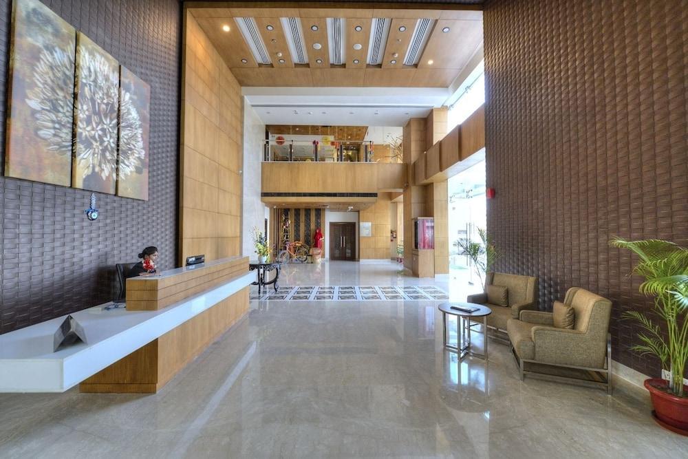 Hotel Delite Grand Фаридабад Экстерьер фото