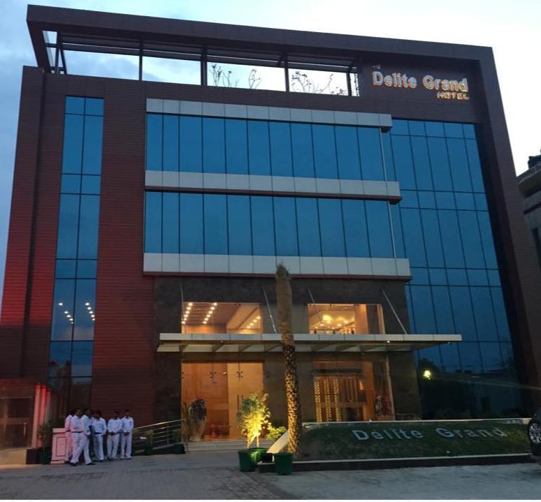 Hotel Delite Grand Фаридабад Экстерьер фото