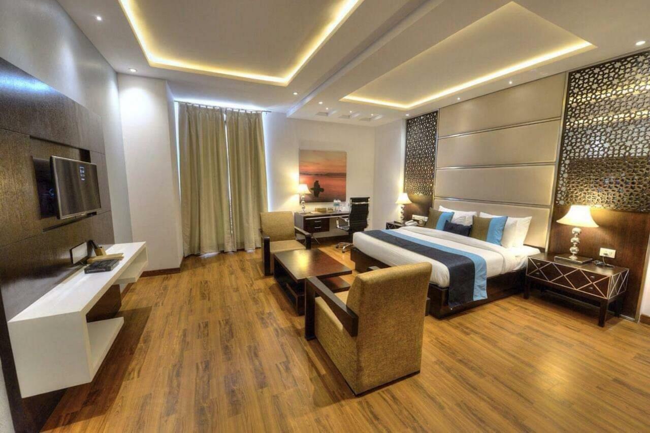 Hotel Delite Grand Фаридабад Экстерьер фото