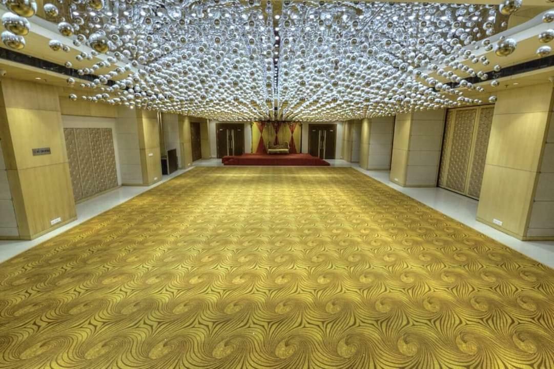 Hotel Delite Grand Фаридабад Экстерьер фото