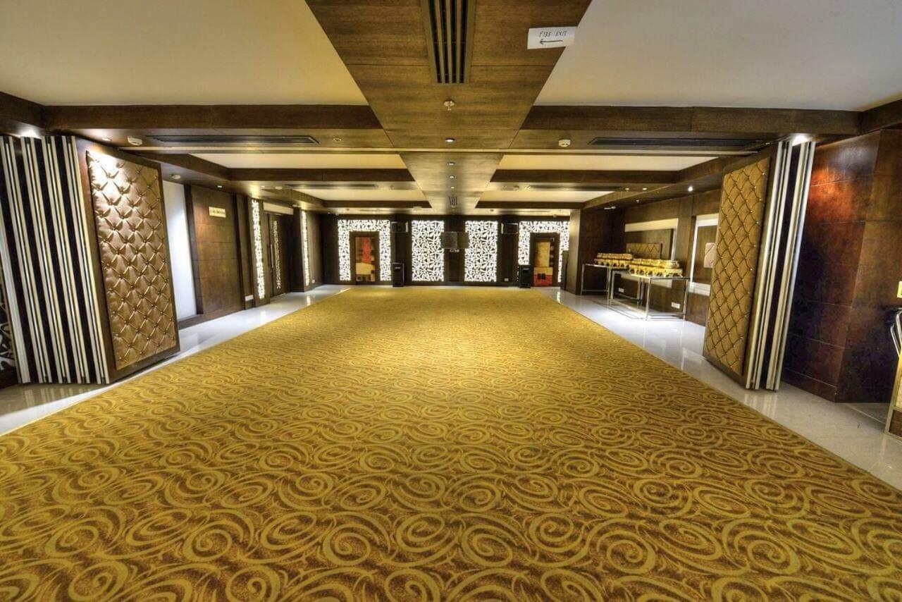 Hotel Delite Grand Фаридабад Экстерьер фото