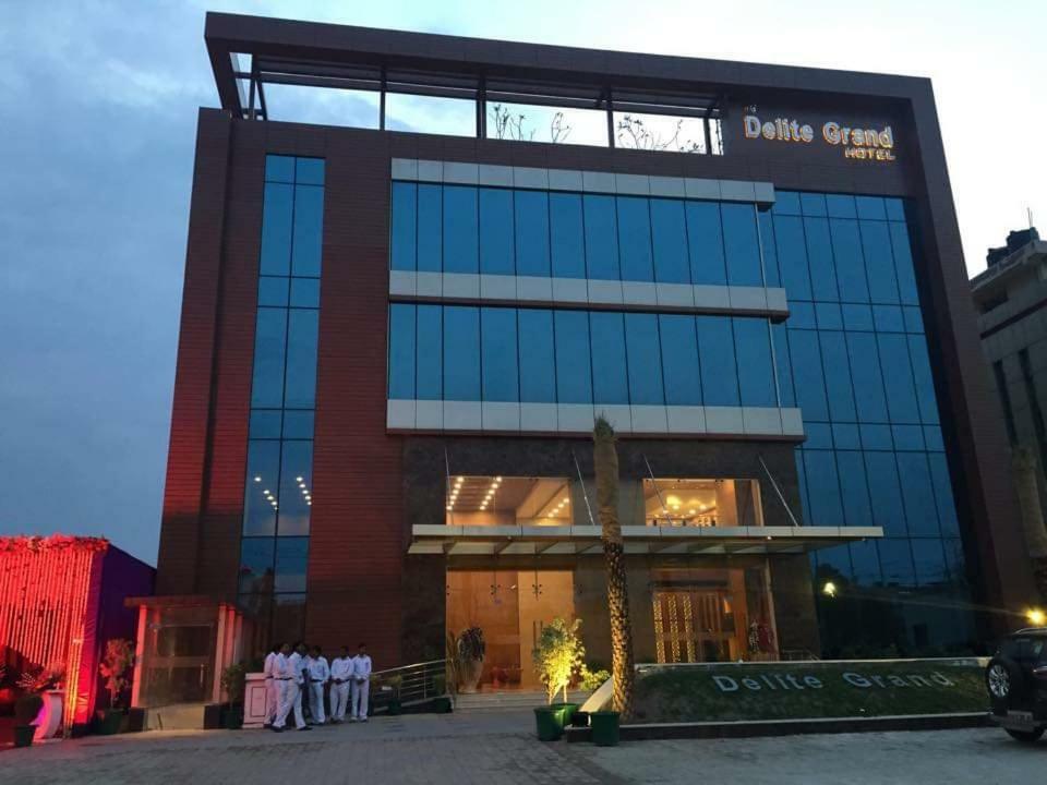 Hotel Delite Grand Фаридабад Экстерьер фото